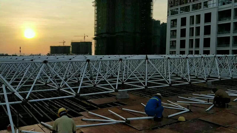 扬中螺栓球网架安装现场